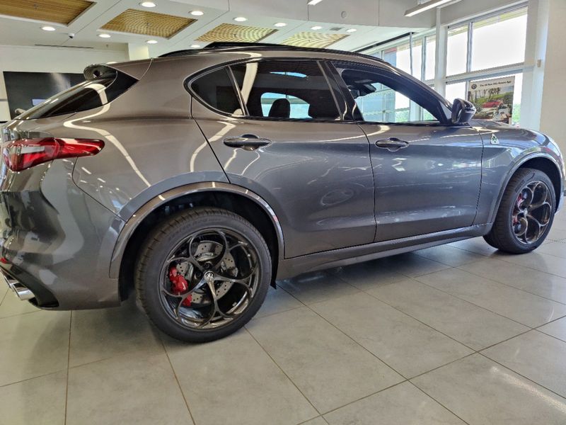 2023 Alfa Romeo Stelvio V6 Quadrifoglio AWD w/SunroofImage 3