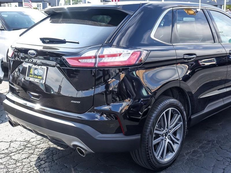 2024 Ford Edge Titanium photo 4