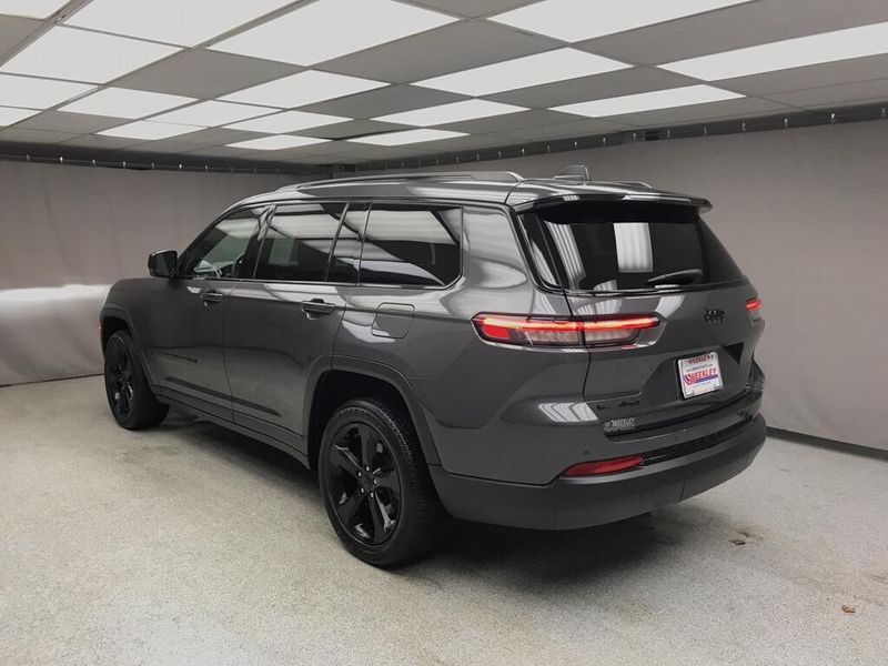 Used 2023 Jeep Grand Cherokee L AltitudeImage 2