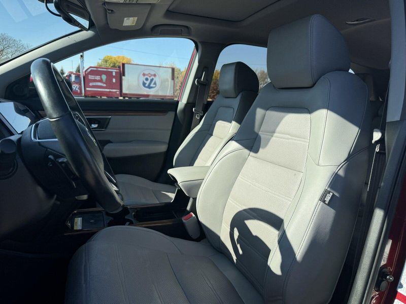 2022 Honda CR-V Hybrid TouringImage 11