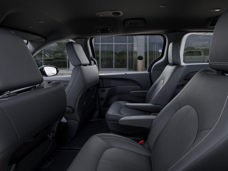 New 2026 Chrysler Pacifica SelectImage 43