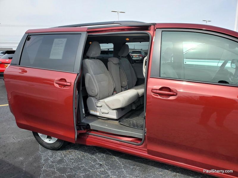 Used 2018 Toyota Sienna LE