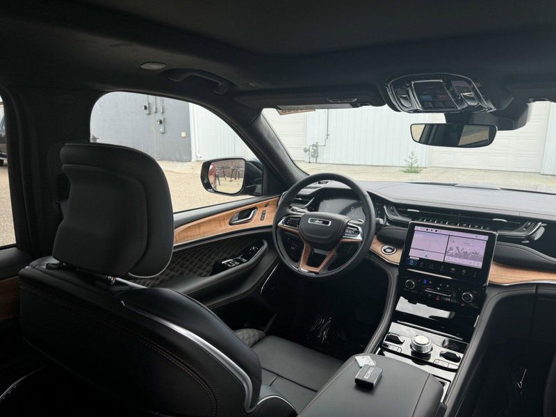 2024 Jeep Grand Cherokee 4xe Summit ReserveImage 18