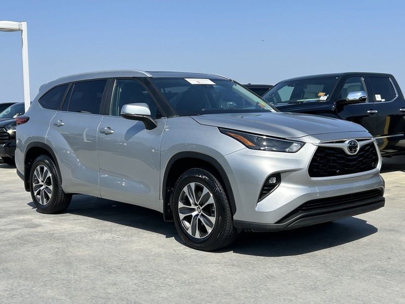 2023 Toyota Highlander XLEImage 2