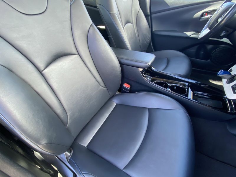 2017 Toyota Prius Image 13
