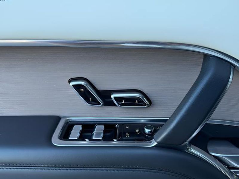 Used 2023 Land Rover Range Rover SE