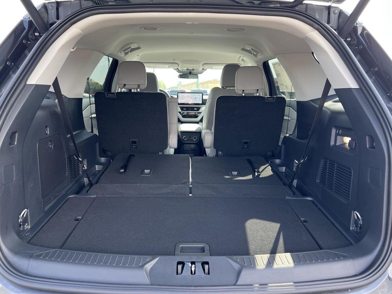 2025 Ford Explorer photo 44