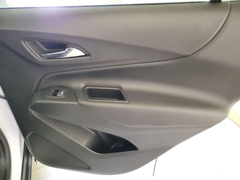 2022 Chevrolet Equinox LT photo 22
