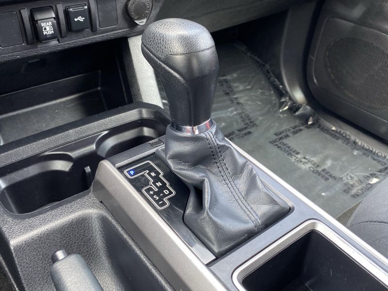 2022 Toyota Tacoma SR5Image 24