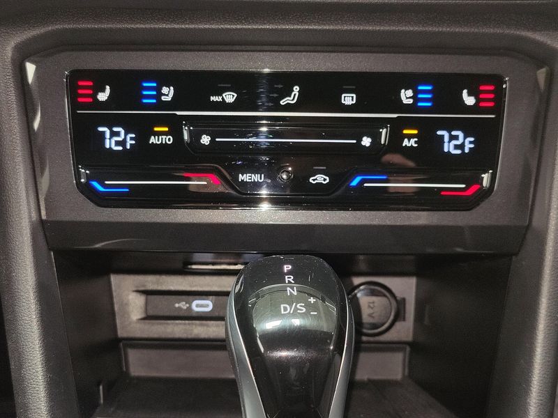 Used 2024 Volkswagen Tiguan AWD SEL R-Line w/Sunroof/NavImage 30