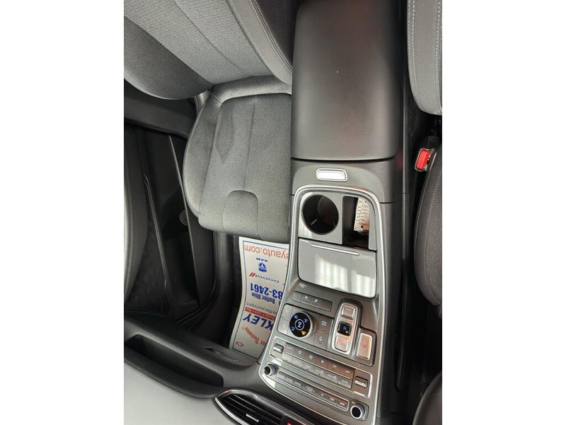 Used 2023 Hyundai Santa Fe SELImage 11