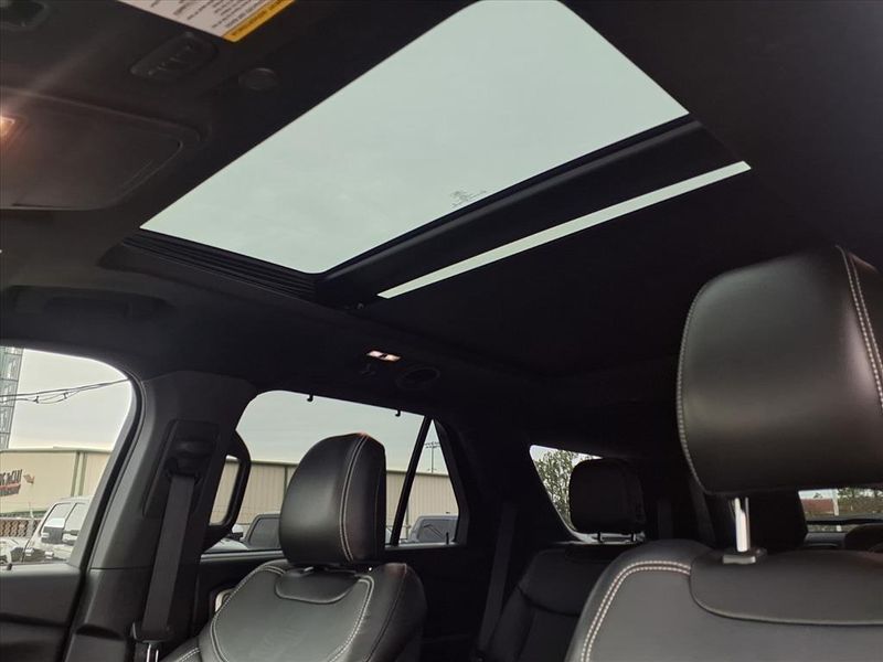 Used 2020 Ford Explorer STImage 18