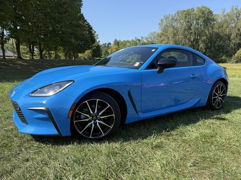 2023 Toyota GR86 Base photo 7