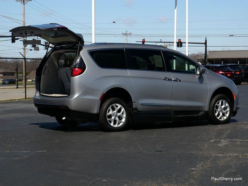 2017 Chrysler Pacifica Touring-L PlusImage 22
