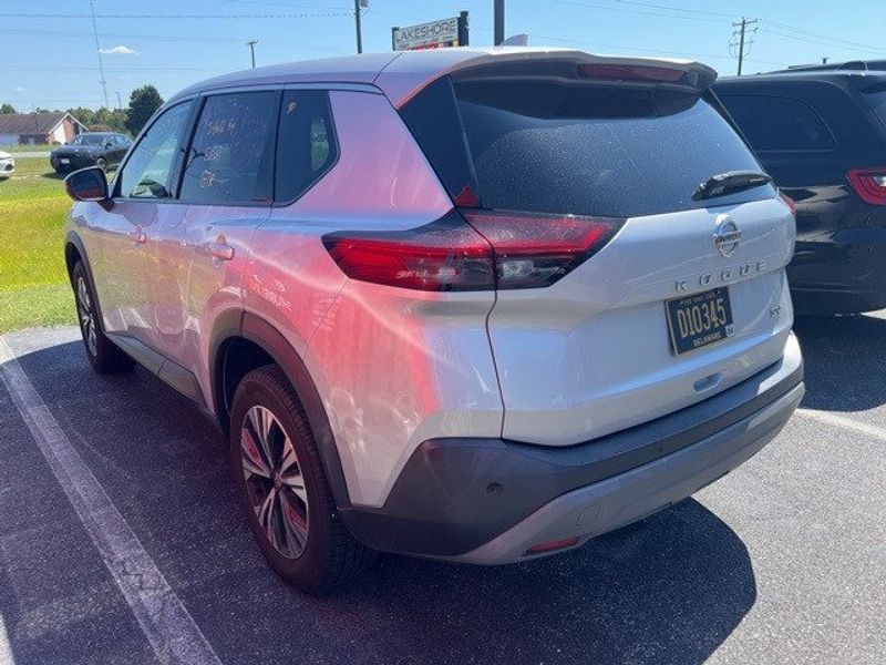 2021 Nissan Rogue SVImage 3