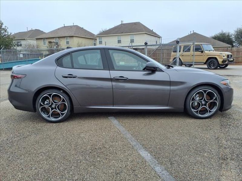 2025 Alfa Romeo Giulia RwdImage 5