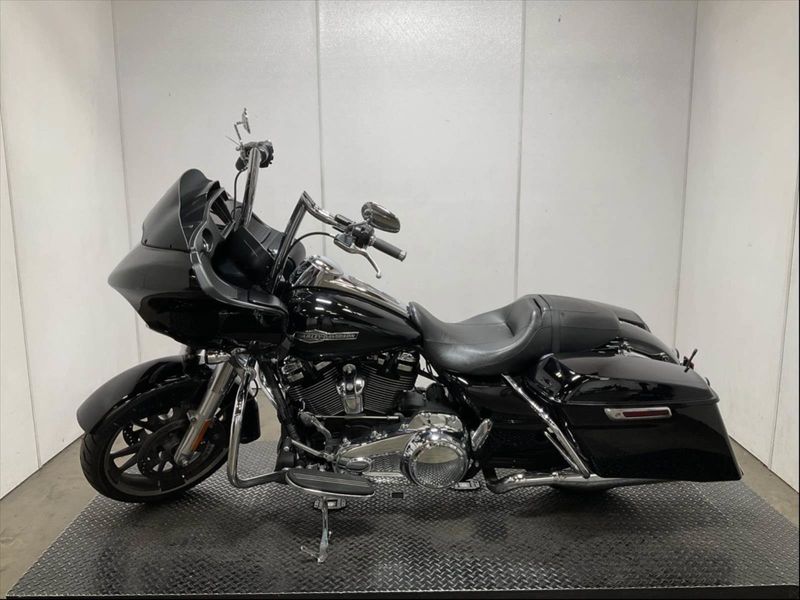 2022 Harley-Davidson Road Glide in a Black exterior color. BMW Motorcycles of Temecula – Southern California (951) 506-6903 bmwmotorcyclesoftemecula.com 