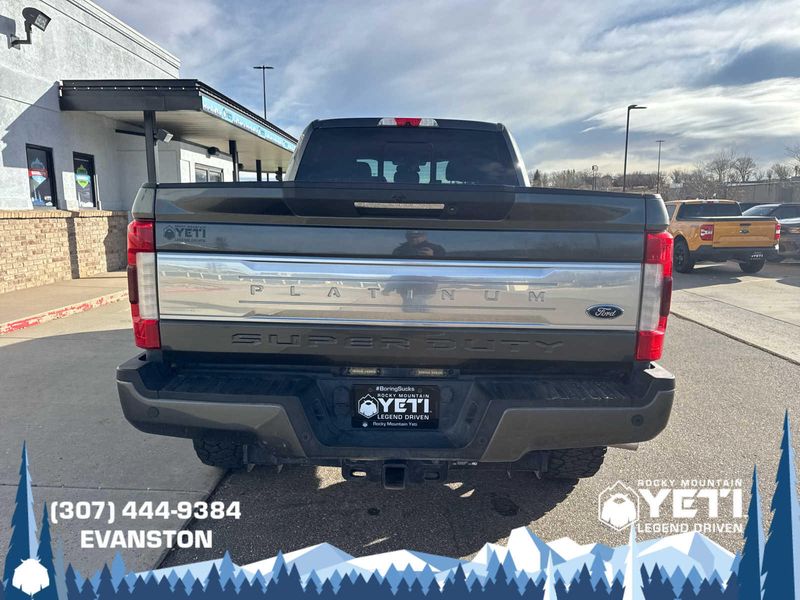 2017 Ford F-350 Platinum photo 3