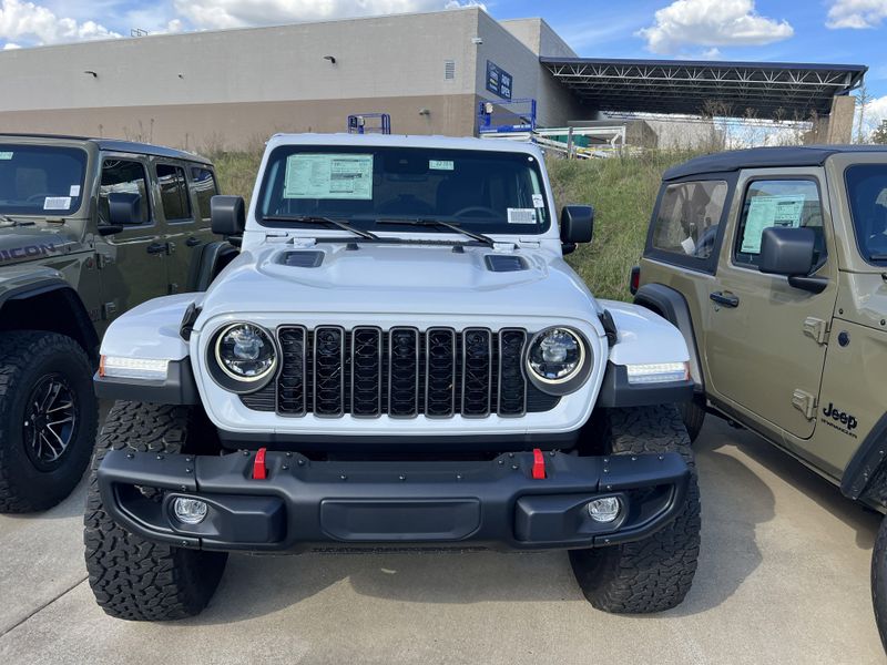 New 2025 Jeep Wrangler 4-door Rubicon XImage 2