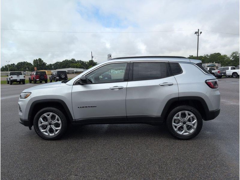 2025 Jeep Compass Latitude 4x4Image 2