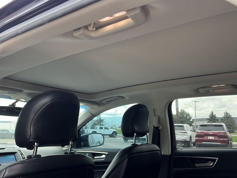 2016 Ford Edge Titanium photo 11