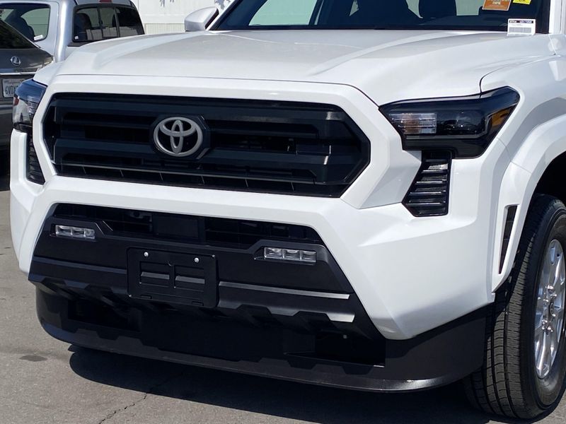 2025 Toyota Tacoma SR5Image 9
