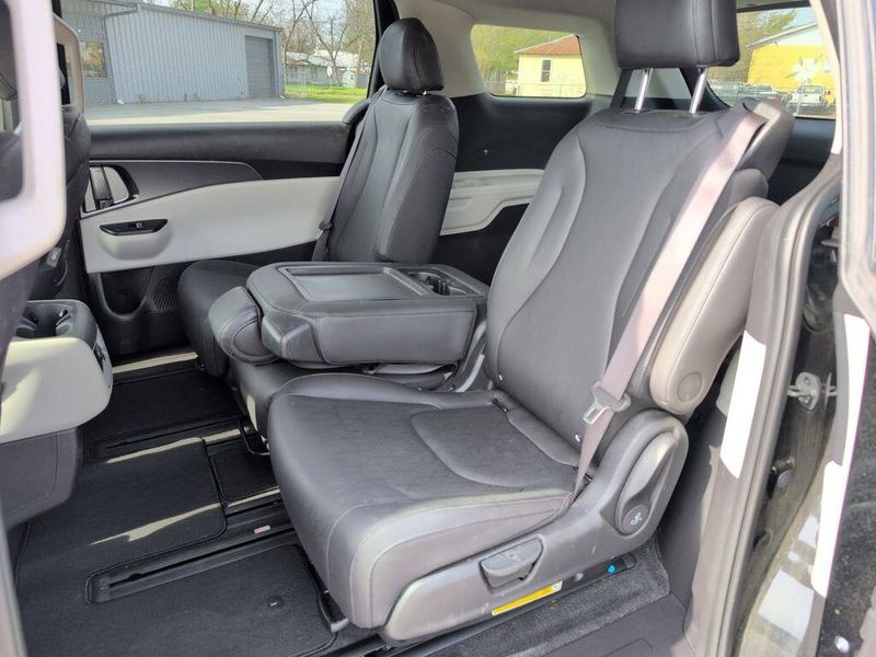 2024 Kia Carnival LXImage 30