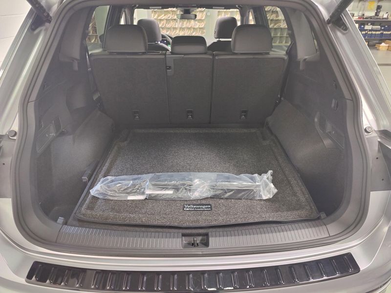 2024 Volkswagen Tiguan SE R-Line Black AWD w/SunroofImage 15