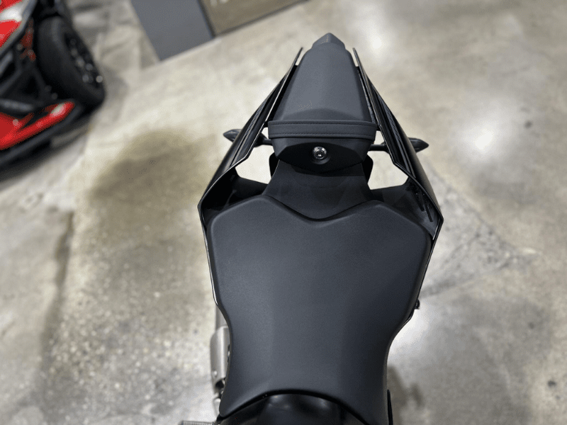 New 2025 Yamaha YZF-R1 Image 6