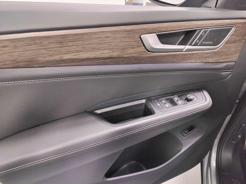 Used 2025 Volkswagen Atlas SEL Premium AWD R-Line w/Sunroof/NavImage 35