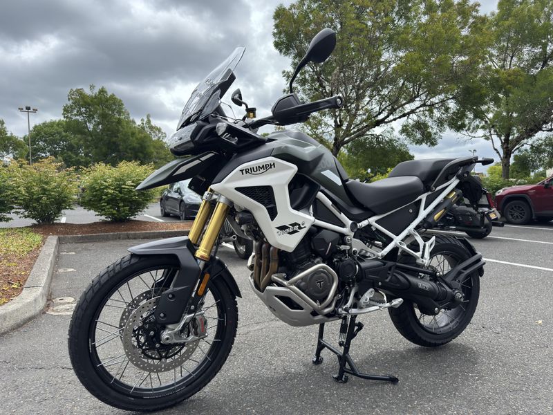 2025 Triumph Tiger 1200 Rally Pro - MATTE KHAKI GREEN 