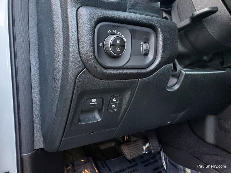 New 2026 RAM 1500 Big Horn Crew Cab 4x4 5'7' Box