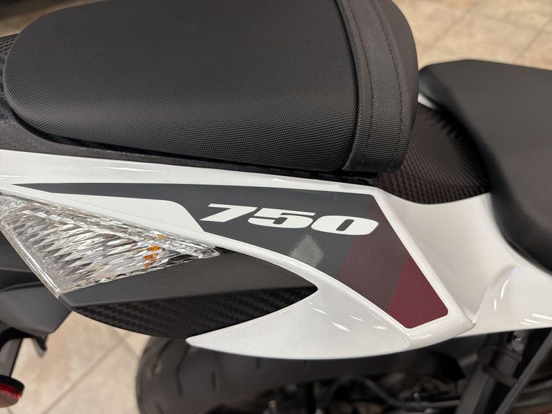 New 2027 Suzuki GSX-R750 Image 28