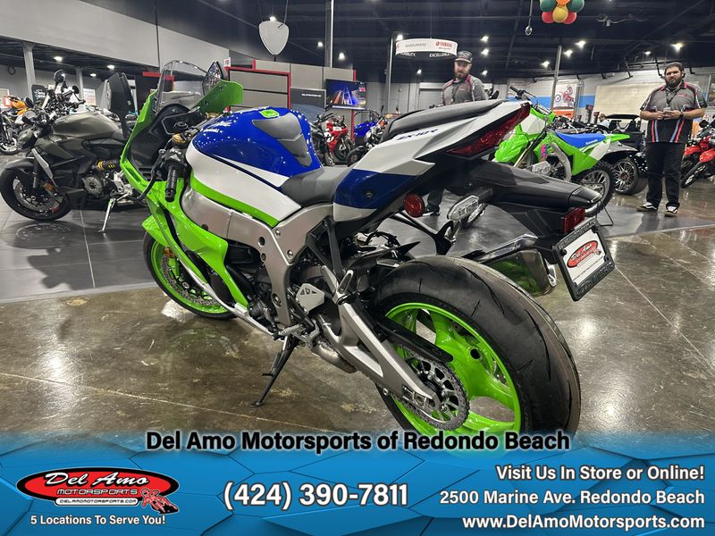 2024 Kawasaki ZX1002LRFBL-GN2  in a LIME GREEN/PEARL CRYSTAL WHITE/BLUE exterior color. Del Amo Motorsports of Redondo Beach (424) 304-1660 delamomotorsports.com 