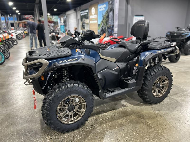 New 2025 Can-Am OUTLANDER MAX LIMITED 1000R Image 1