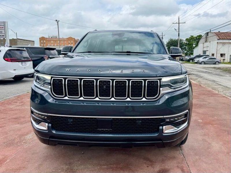 2023 Jeep Wagoneer BaseImage 2