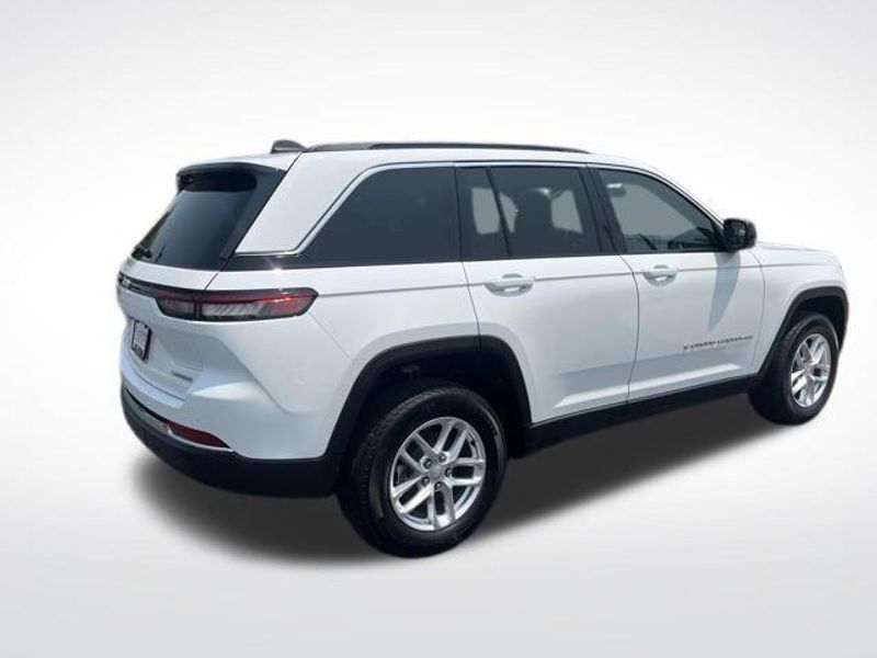 2025 Jeep Grand Cherokee Laredo X 4x4