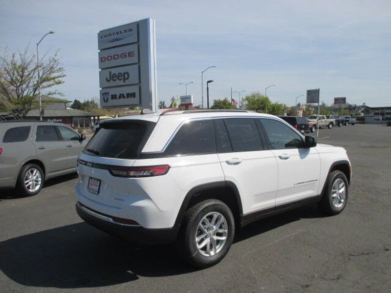 2025 Jeep Grand Cherokee Laredo X 4x4Image 7