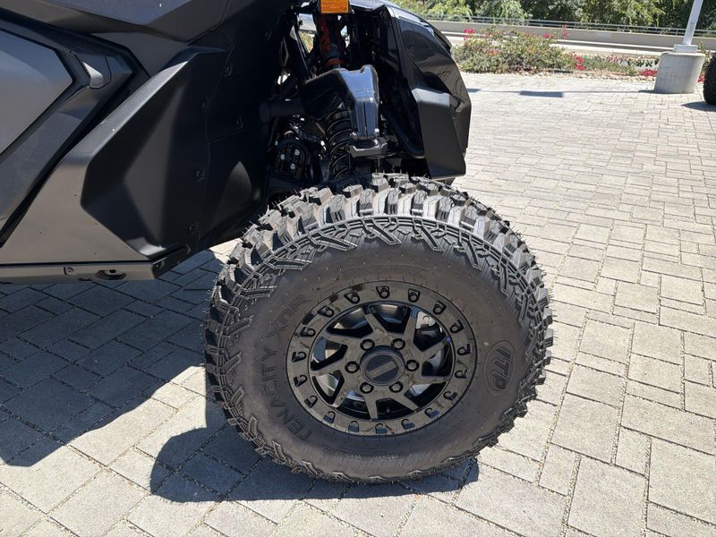 New 2026 Can-Am MAVERICK R MAX X RS 999T DCT Image 19