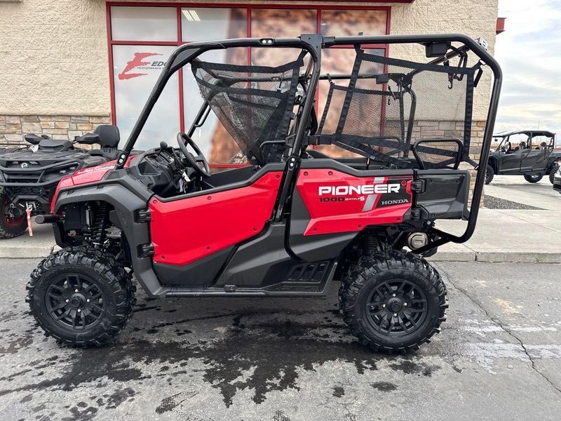 New 2025 Honda PIONEER 10005 DELUXE 