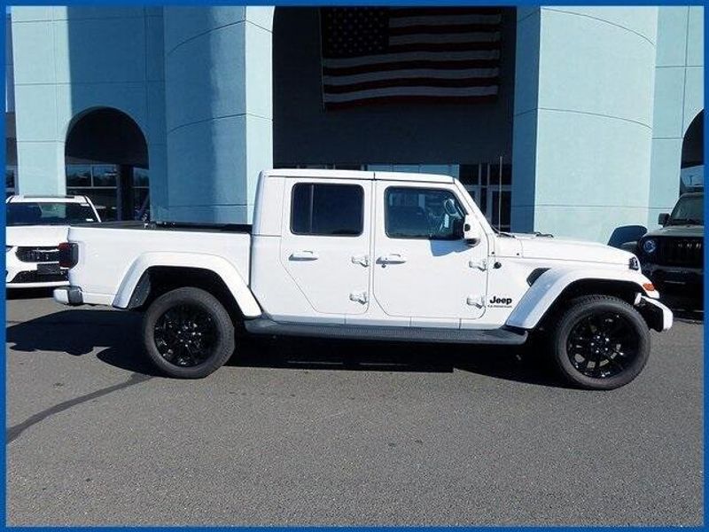 2021 Jeep Gladiator OverlandImage 2