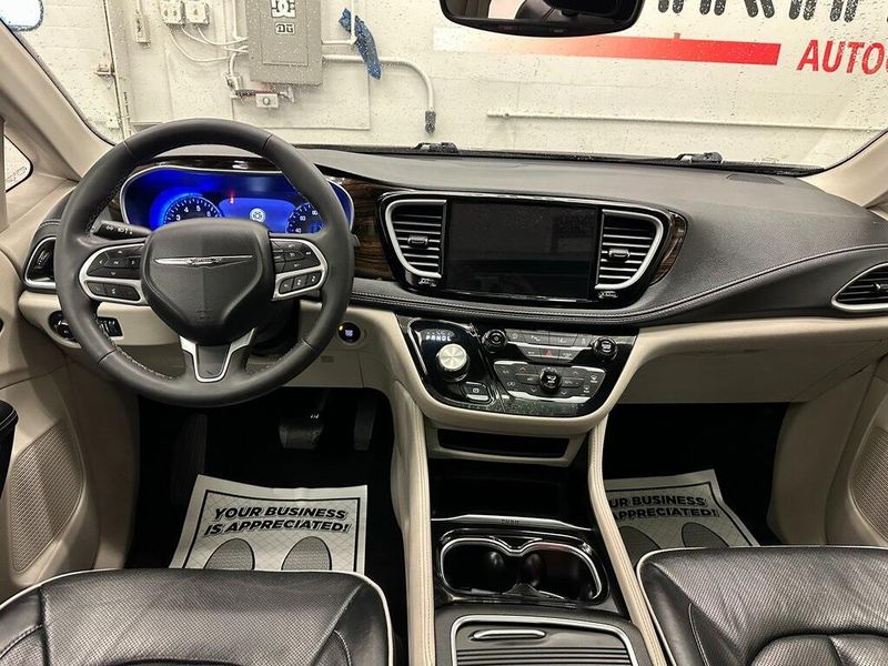 2023 Chrysler Pacifica LimitedImage 29