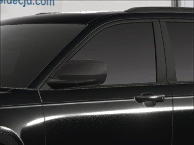 2025 Jeep Grand Cherokee Altitude photo 11