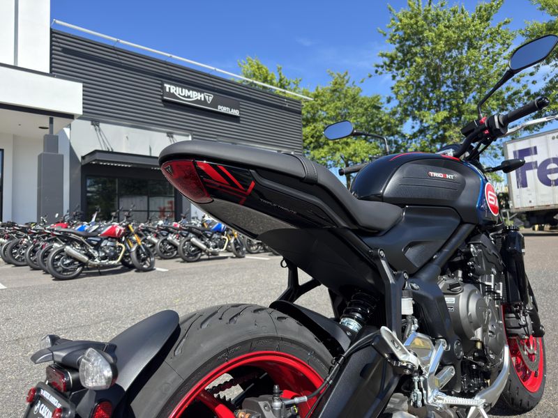 2026 Triumph Trident 660 Triple Tribute - SAPPHIRE BLACK - COBALT BLUE  