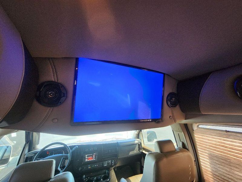 2019 GMC Savana Image 37