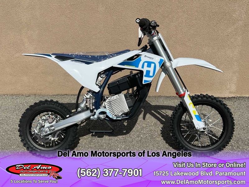 2024 HUSQVARNA EE 3  in a WHITE exterior color. Del Amo Motorsports of Los Angeles (562) 262-9181 delamomotorsports.com 