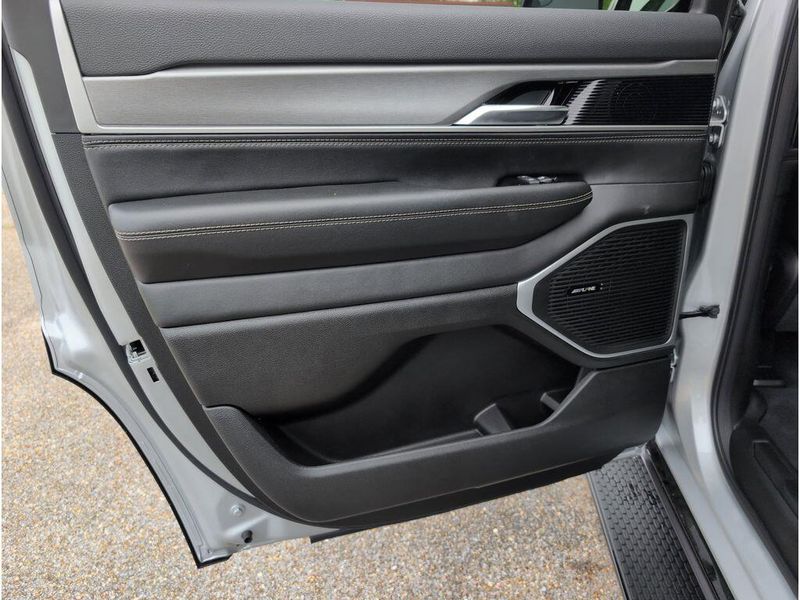 2026 Jeep Grand Wagoneer 4x2Image 34