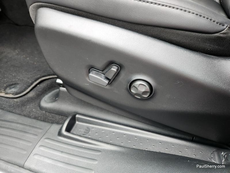 New 2026 Chrysler Voyager Lx