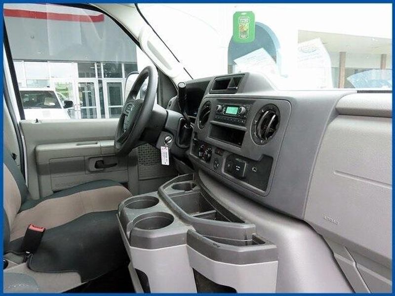 2025 Ford E-350 Cutaway BaseImage 8