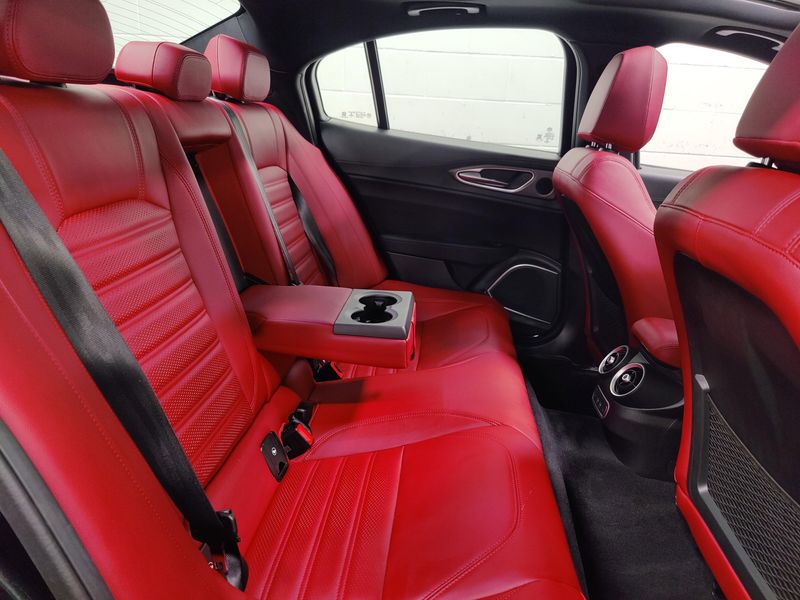 Used 2022 Alfa Romeo Giulia Veloce Premium AWD w/Sunroof/navImage 16